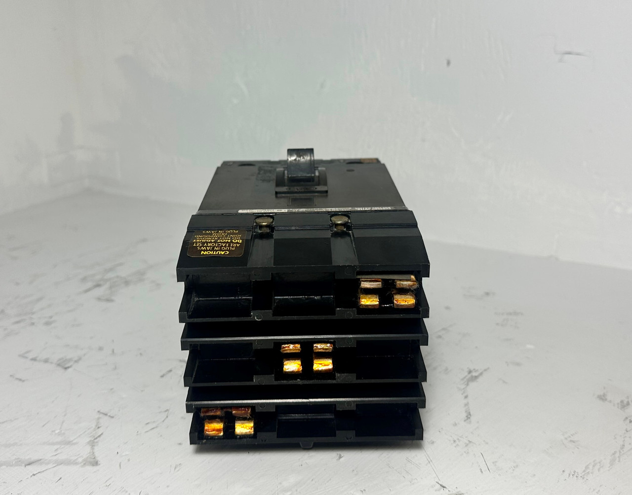 Square D I-Line Q232225 225A Circuit Breaker Black 240V 3P Type Q2-32225 225 Amp (EM5245-1)