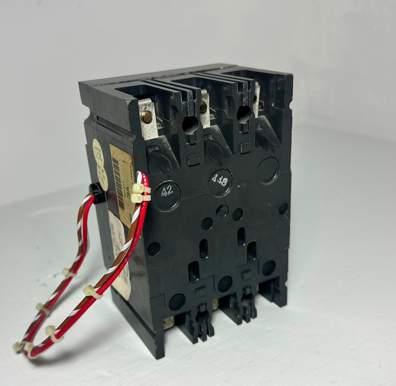 GE TEC36003 3A Mag-Break Circuit Breaker Green Label w/ Aux 480/600V 3P 3 Amp (EM5253-1)