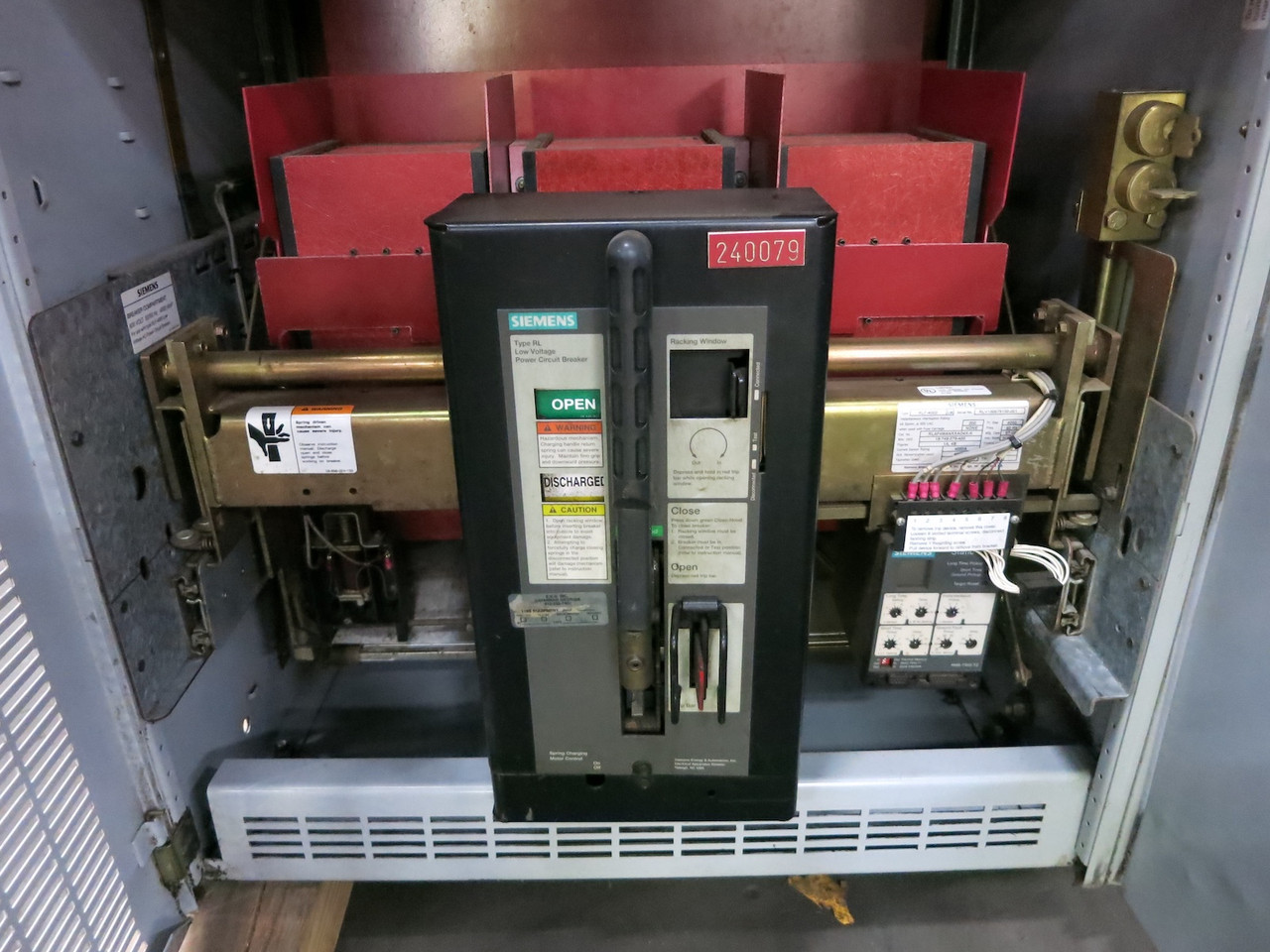 Siemens 4000A Type R Switchgear 480V RLF-4000 Main Breaker RLF-2000 LSIG RLF-800 (DW6623-1)