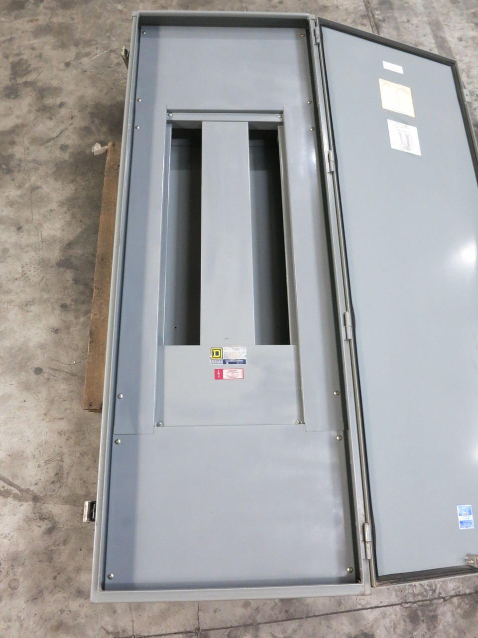 Square D 400A HCN I-Line Breaker Panel Board 600V 3PH 4W Main Lug 400 Amp MLO 3R (DW6619-2)