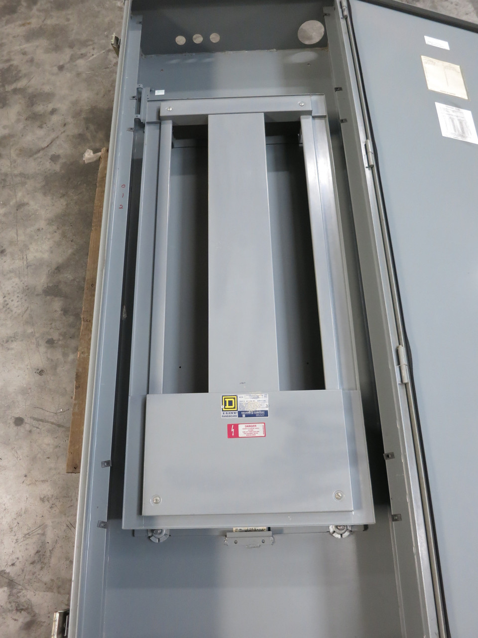 Square D 400A HCN I-Line Breaker Panel Board 600V 3PH 4W Main Lug 400 Amp MLO 3R (DW6619-2)