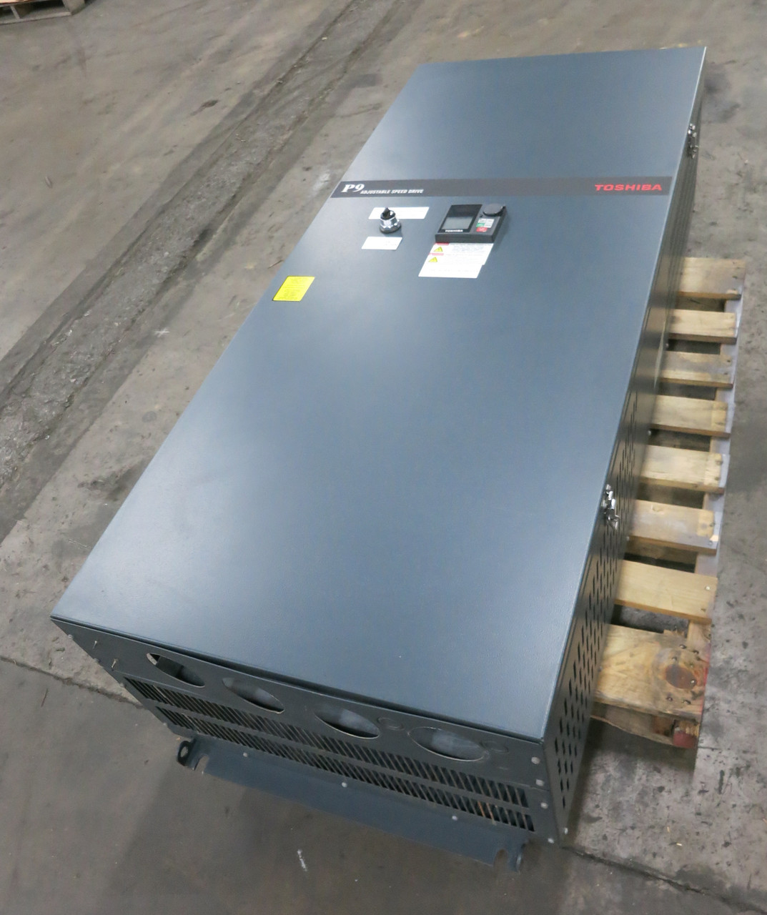 Toshiba VT130P9U440K 400 HP 480V P9 Transistor Inverter AC Speed VS Drive 400kVA (DW6628-1)