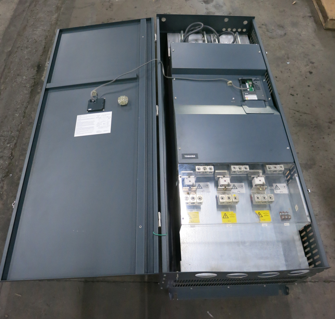 Toshiba VT130P9U440K 400 HP 480V P9 Transistor Inverter AC Speed VS Drive 400kVA (DW6628-1)