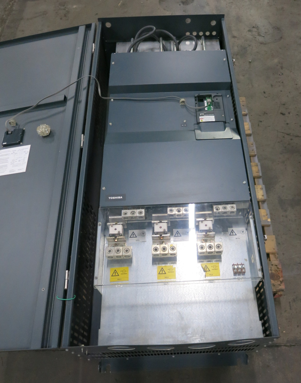 Toshiba VT130P9U440K 400 HP 480V P9 Transistor Inverter AC Speed VS Drive 400kVA (DW6628-1)