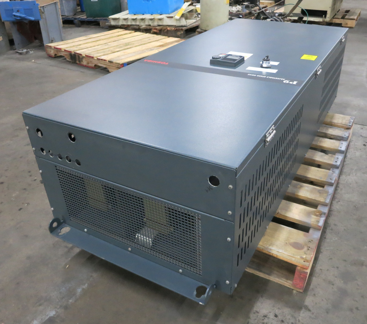 Toshiba VT130P9U440K 400 HP 480V P9 Transistor Inverter AC Speed VS Drive 400kVA (DW6628-1)