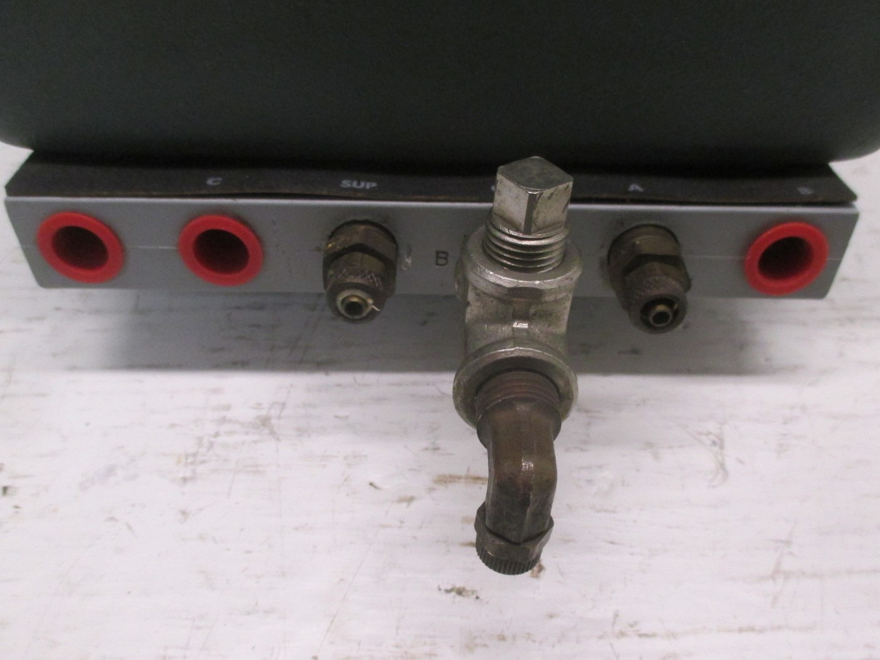 Foxboro 136 Computing Relay 136-L Supply: 20-22 PSI Input 3-15 PSI Output 3-15PSI (AH0129-2)