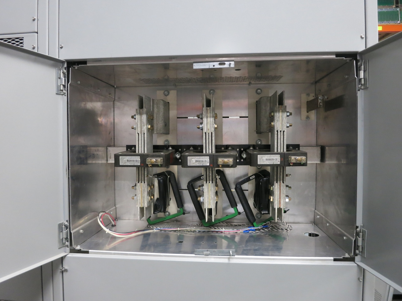 GE AV-Line 4000A 480V Main Switch Board Breaker Panel 3PH 4W TC4040SS TP2020SS (DW6653-1)