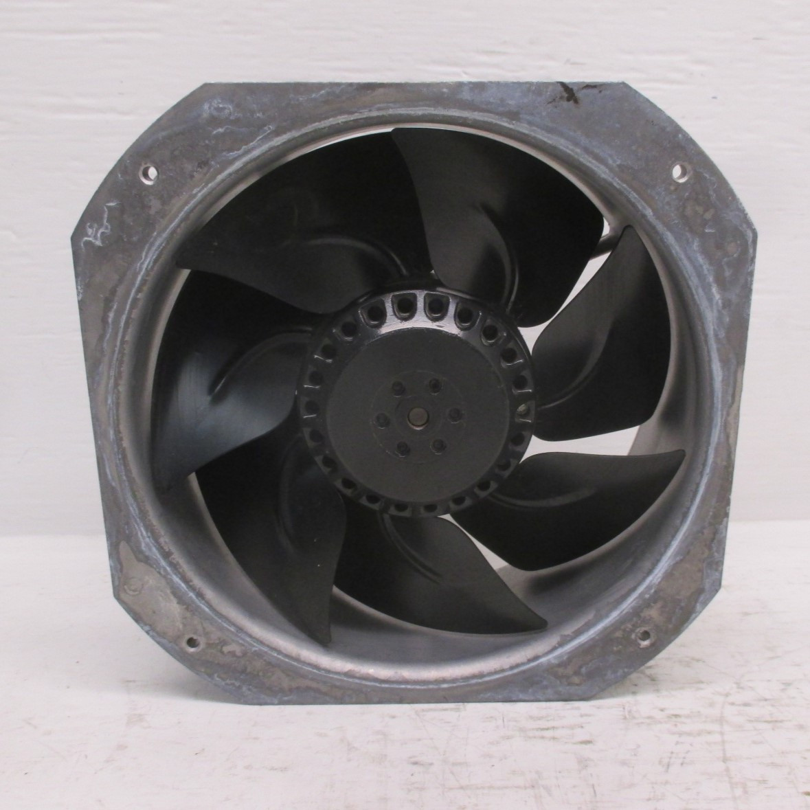ebm-papst W2E200-HK38-01 Axial Fan 230V 50/60Hz 0,29 0,35A 64/80W W2E200HK3801 (AH0148-9)