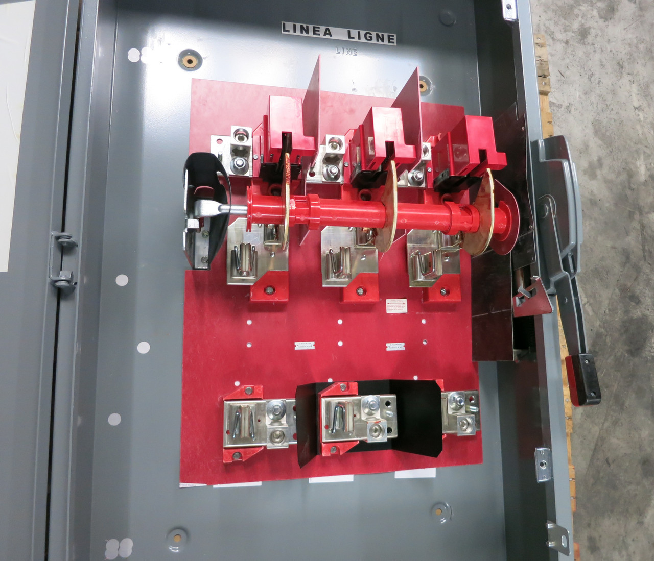 NEW Square D H365R 400A 600V Fusible Safety Switch Disconnect 400 Amp 3R E05 (DW6655-2)