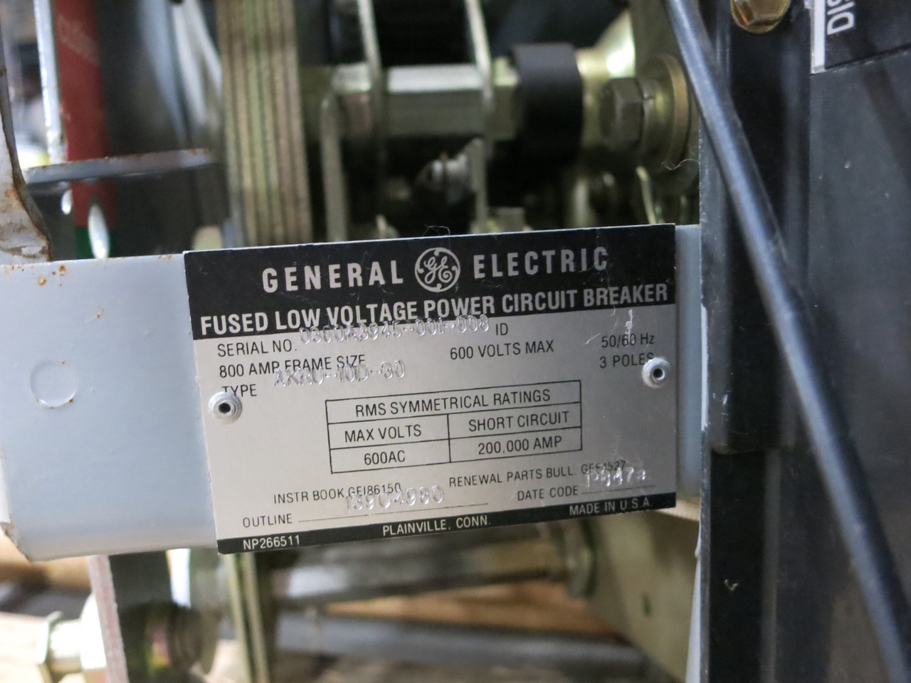 GE AKRU-10D-30 800A Fused Air Circuit Breaker LSI Trip Unit A208LSIM 800 Amp MO (DW6658-2)