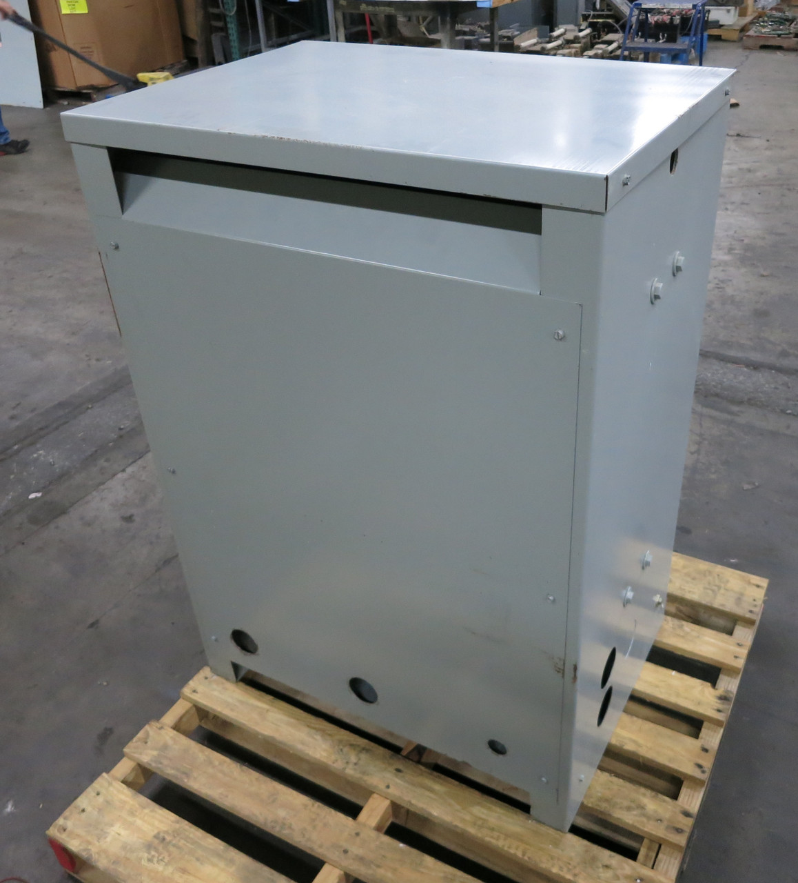 Westinghouse 150 kVA 480 Delta to 208Y/120 V 3PH Dry Type Transformer V48M28T49G (DW6669-3)