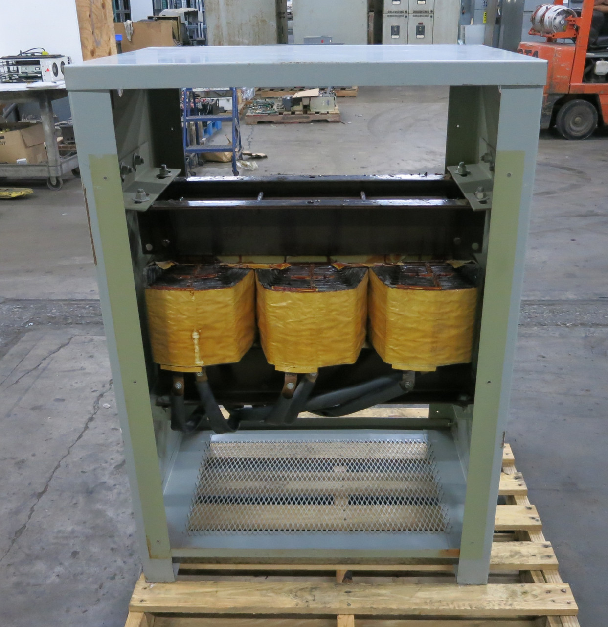 Westinghouse 150 kVA 480 Delta to 208Y/120 V 3PH Dry Type Transformer V48M28T49G (DW6669-3)