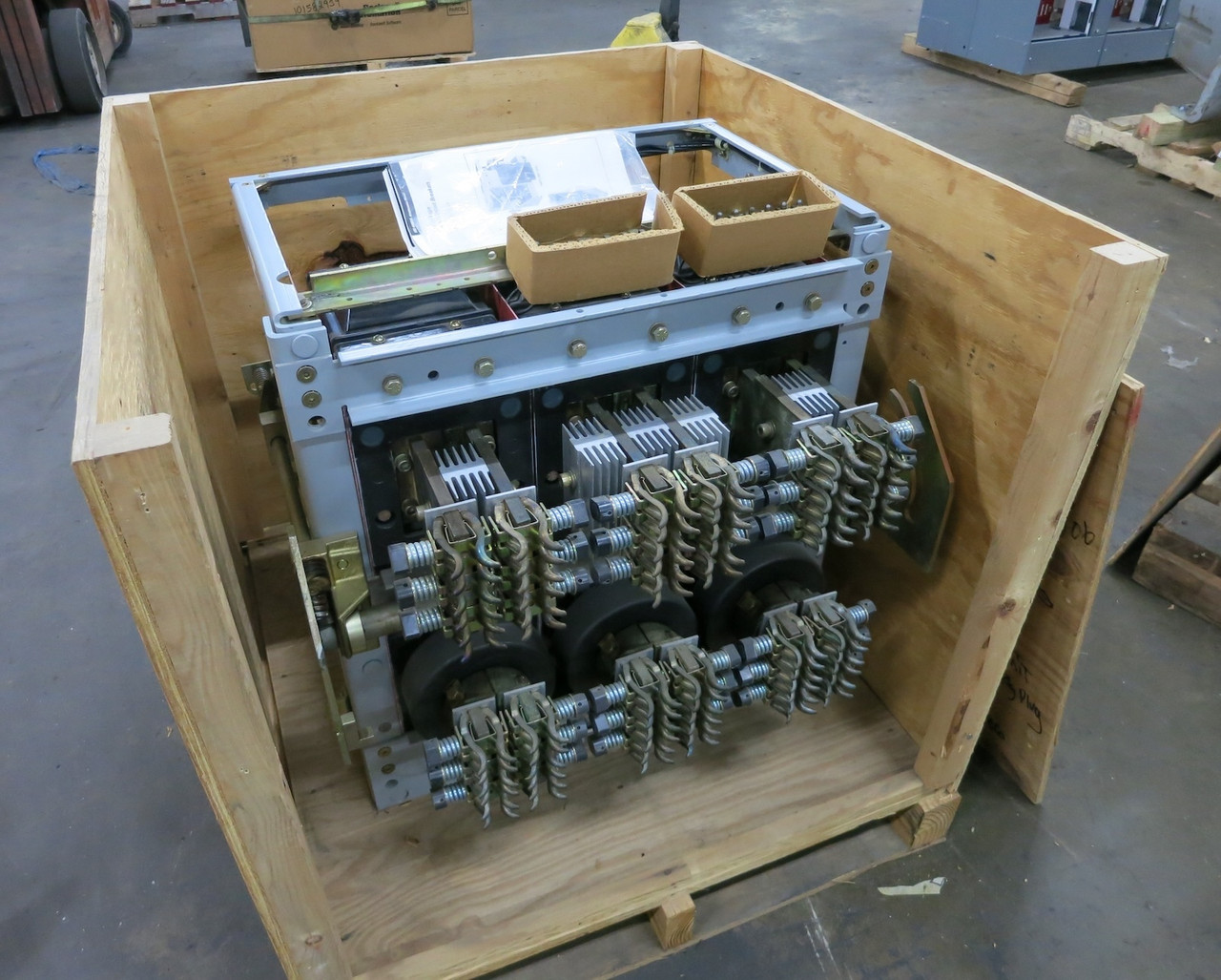 NEW GE AKR-10D-100 4000A Air Breaker LSI MicroVersaTrip PM A440LSIPM 4000 Amp MO (DW6729-1)