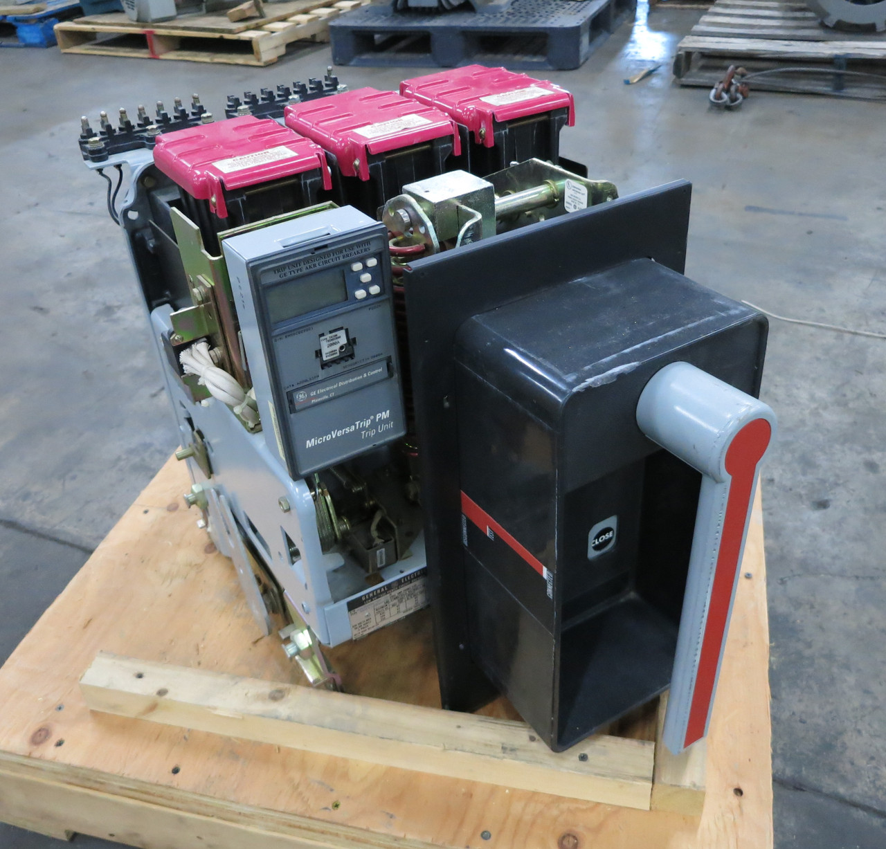 GE AKRT-10D-50H 2000A Air Breaker LSI A220LSIPM Trip Unit MicroVersaTrip 2000 (DW6739-1)