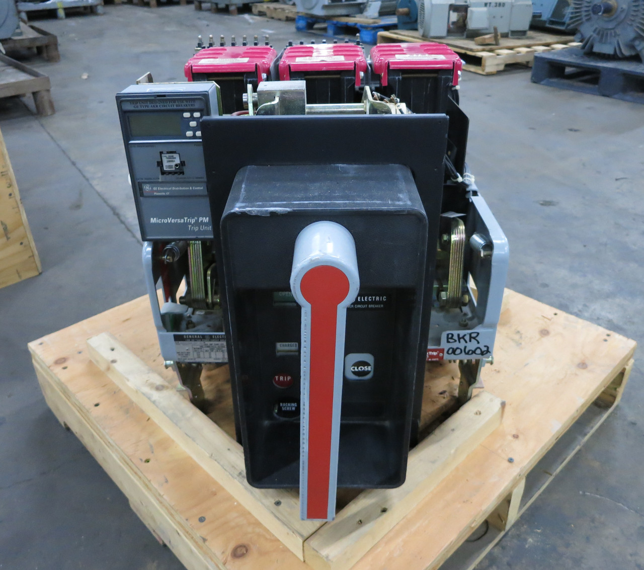 GE AKRT-10D-50H 2000A Air Breaker LSI A220LSIPM Trip Unit MicroVersaTrip 2000 (DW6739-1)