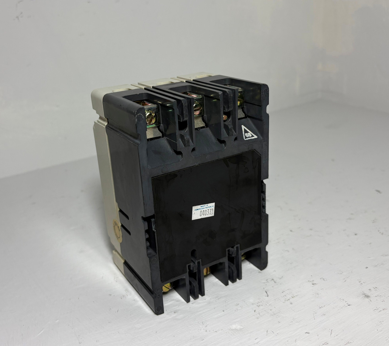 Cutler Hammer HMCP015E0C 15A Circuit Breaker Glossy 480/600V 3P HMCP 15 Amp (EM5291-3)