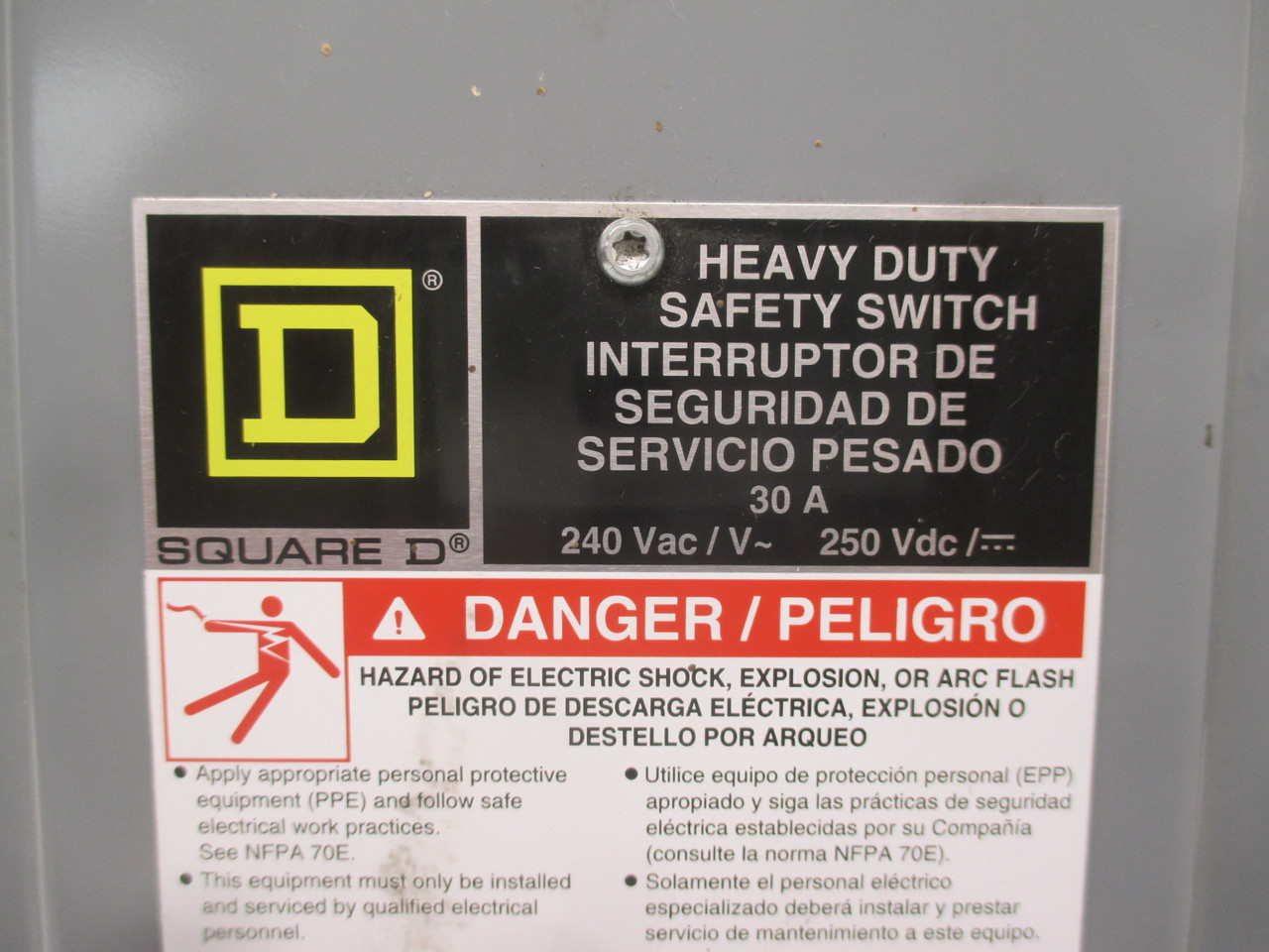 NEW Square D H221N F05 30A Fusible Safety Switch Disconnect 240V 1PH 30 Amp H221 (AH0249-3)