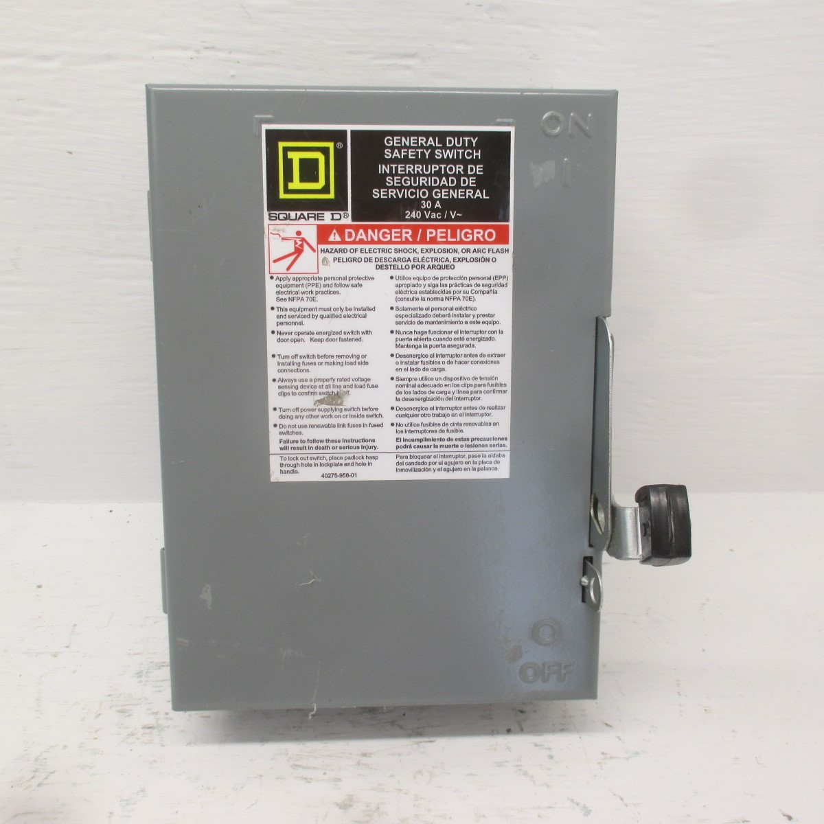 Square D D221N Series E3 30A Fusible Safety Switch Disconnect 240V 30 Amp 1PH (AH0261-1)