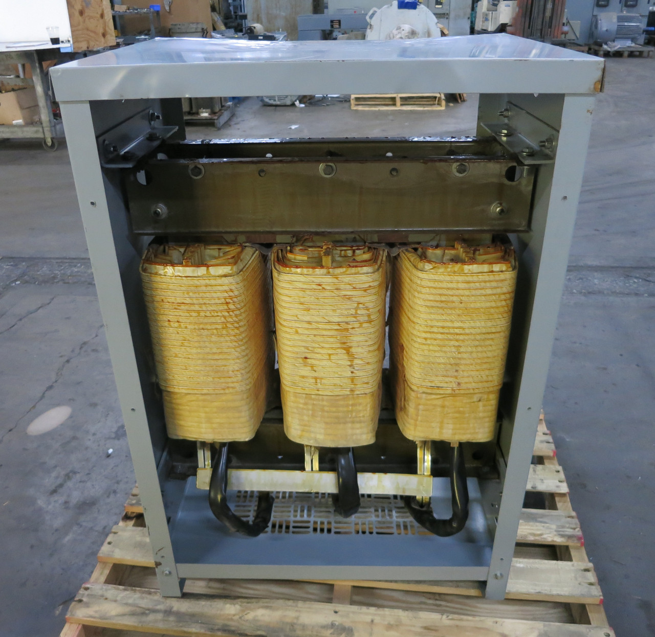 Westinghouse 112.5 kVA 480 Delta - 208Y/120 3PH Dry Type Transformer V48M28T12H (DW6768-1)
