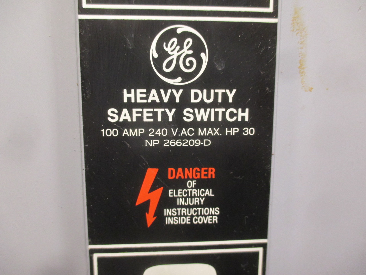 GE TH4323 Model 7 100A 240V Heavy Duty Fusible Safety Switch General Electric (AH0298-1)
