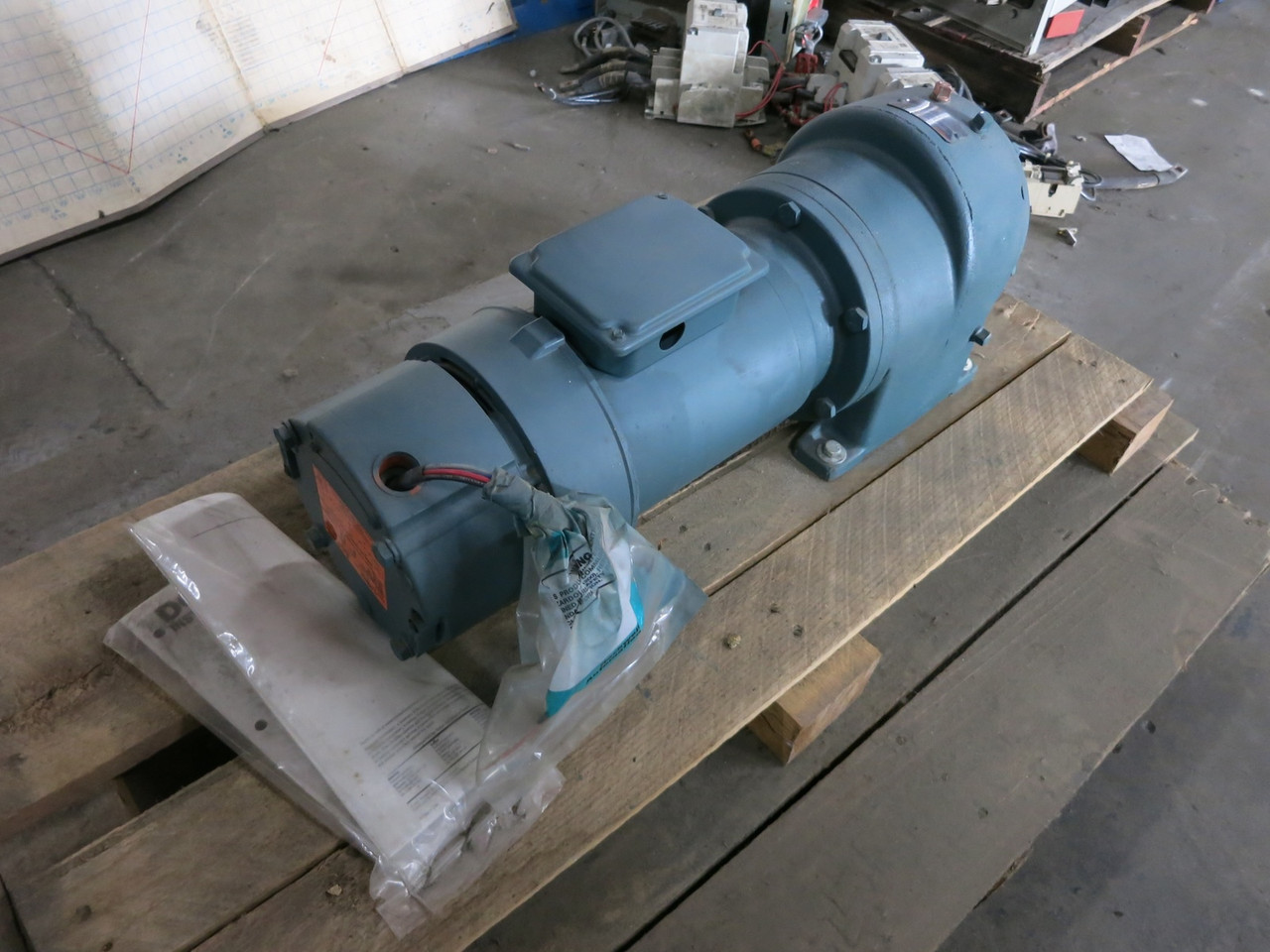 NEW Reliance 1 HP 1725 RPM FB56P AC Motor w/ Dodge Gear Reducer Ratio 105.9 16 (DW6809-1)