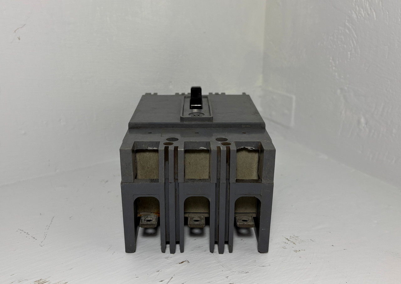 Westinghouse HFA3030V 30A Mark 75 AB De-Ion Circuit Breaker HFA HFA3030 chipped (EM5337-1)
