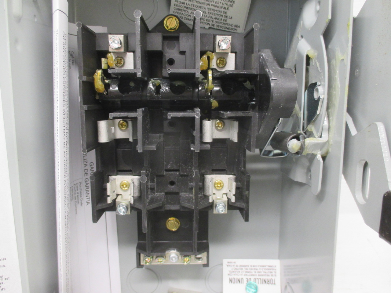 NEW Eaton DG221NGB 30A Fusible General Duty Safety Switch 30 Amp 240V 1PH 2P NIB (AH0335-7)