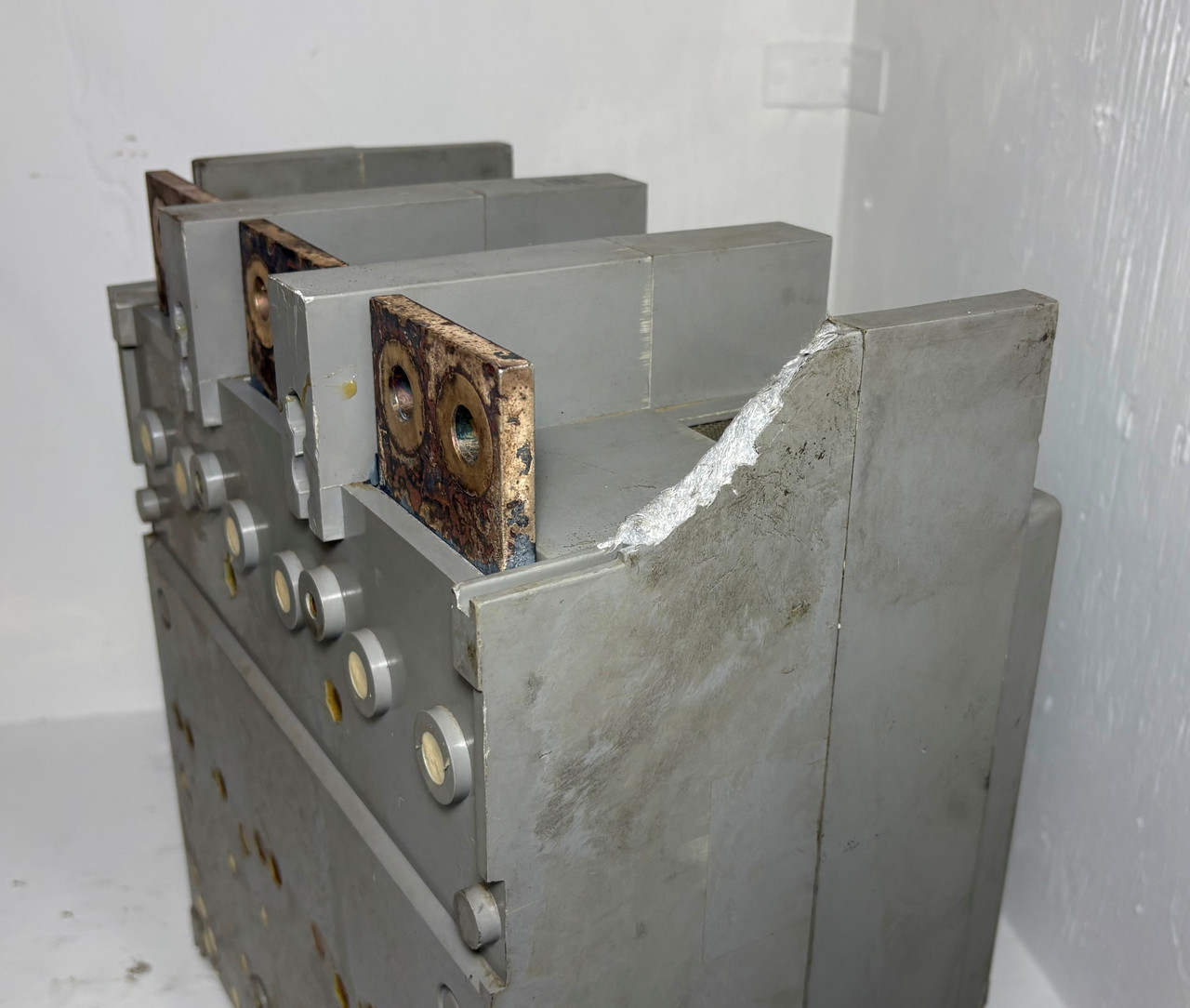 GE TPMM56M 1600A Power Break Circuit Breaker 600V 1600 Amp General Electric flaw (EM5329-1)
