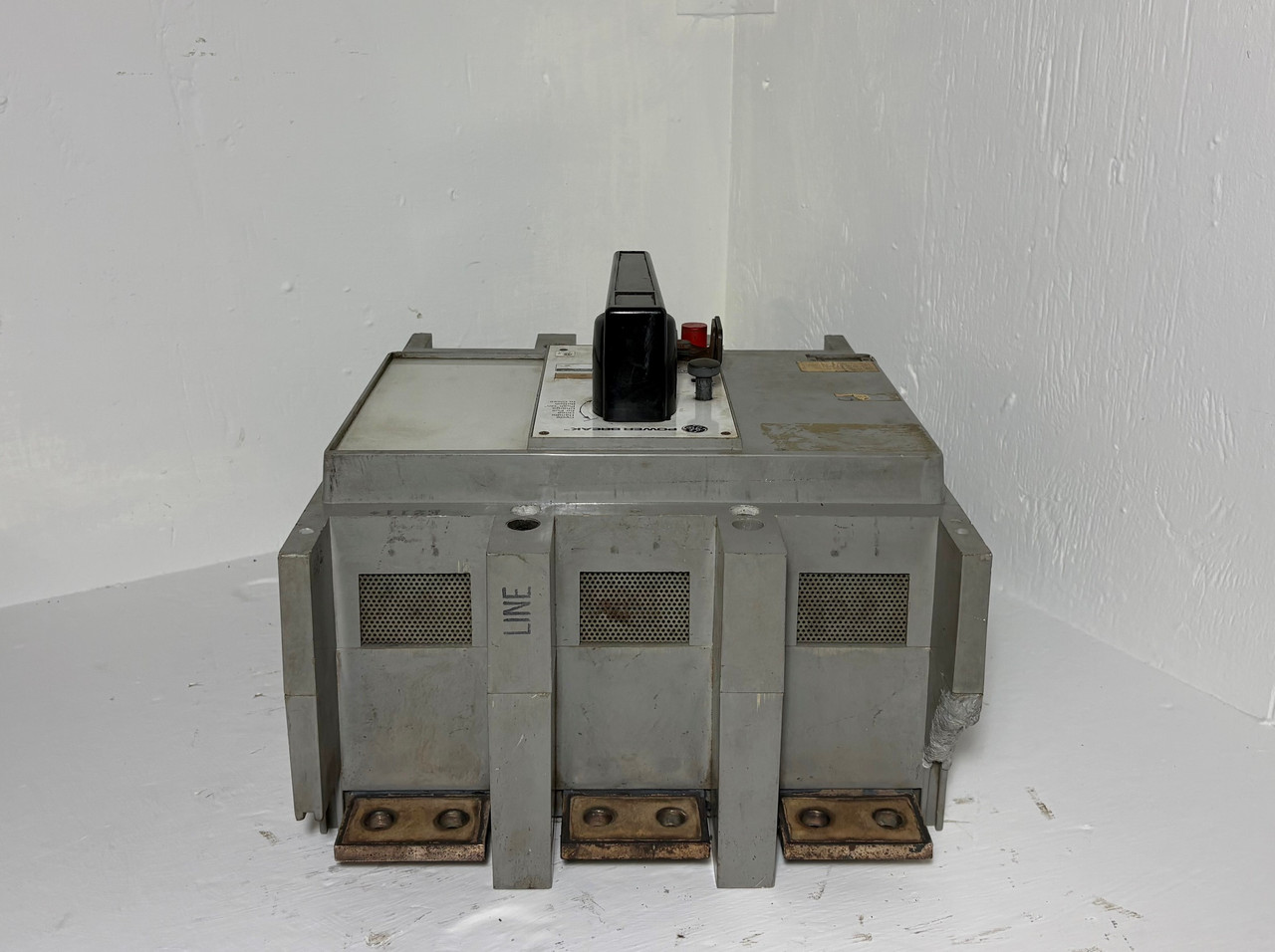 GE TPMM56M 1600A Power Break Circuit Breaker 600V 1600 Amp General Electric flaw (EM5329-1)