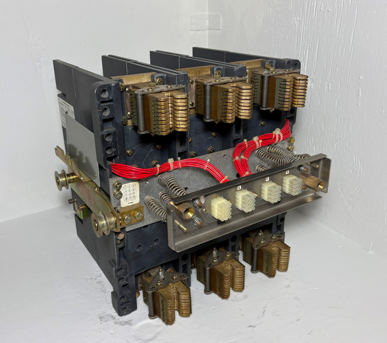 Westinghouse SPB 100 1600A SPBR316D56 LSIG Pow-R Breaker w/ 1600 Amp Plug Ground (EM5344-1)