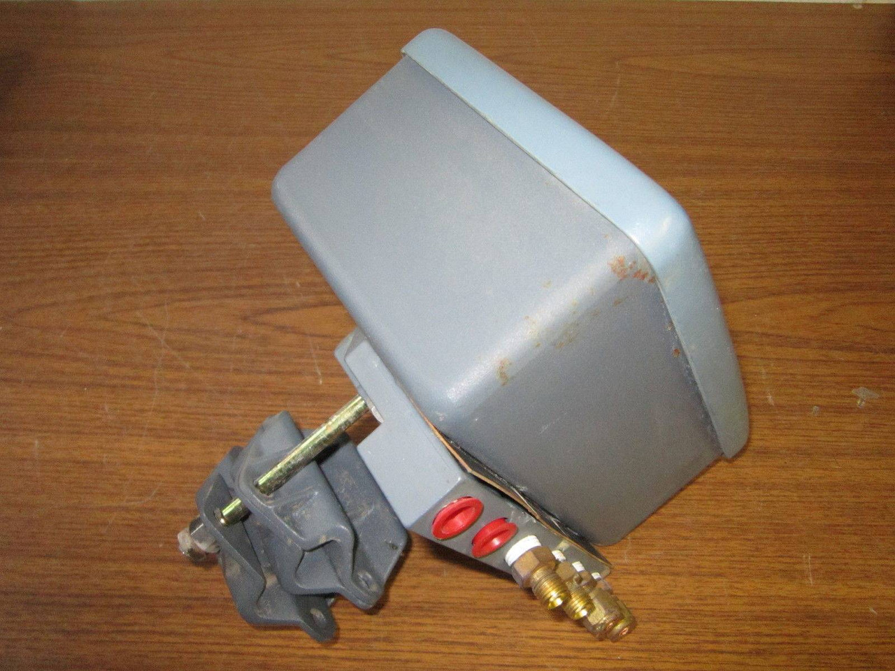 Foxboro 136 Computing Relay 136-2 Supply 20-22 PSI Input 3-15 PSI Output 3-15PSI (EBI1484-1)