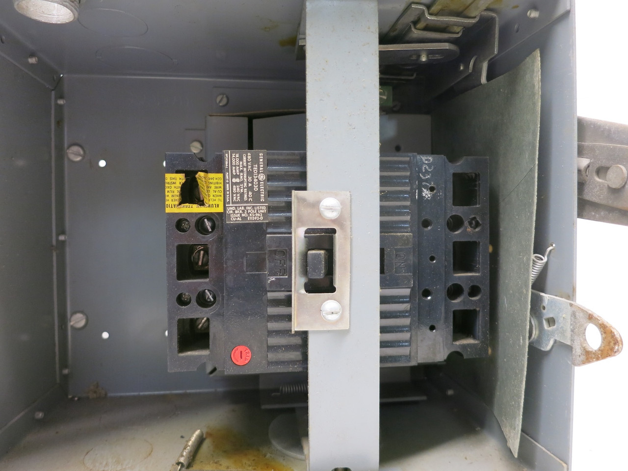 GE AC133ED4G 30A 480V Breaker Bus Plug Armor-Clad Busway Switch 3PH 3W 30 Amp (DW6824-40)