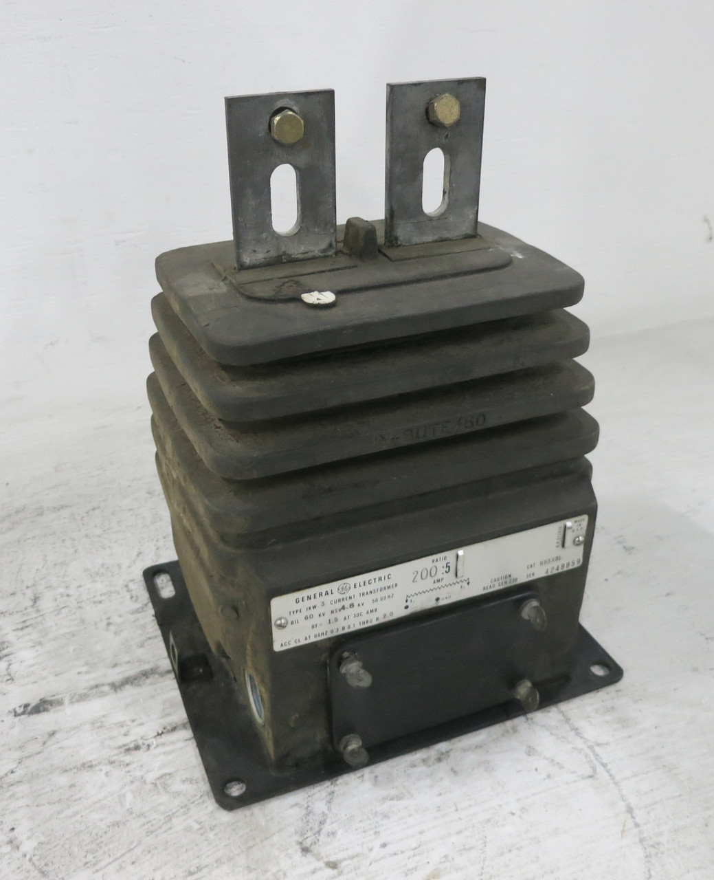 GE 693X81 Current Transformer Type JKW-3 Ratio 200:5 Amp CT 4.8 kV Outdoor (DW6829-3)