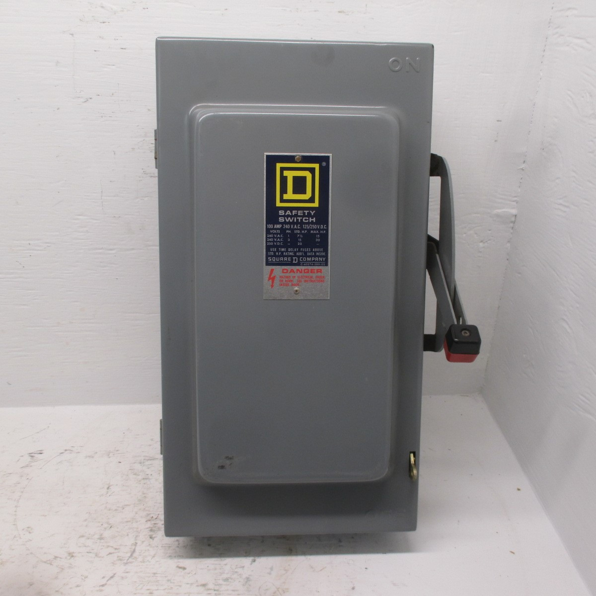 NEW Square D H-223 N Series D2 100 Amp 240V Fusible Safety Switch 2P New No Box (AH0341-4)