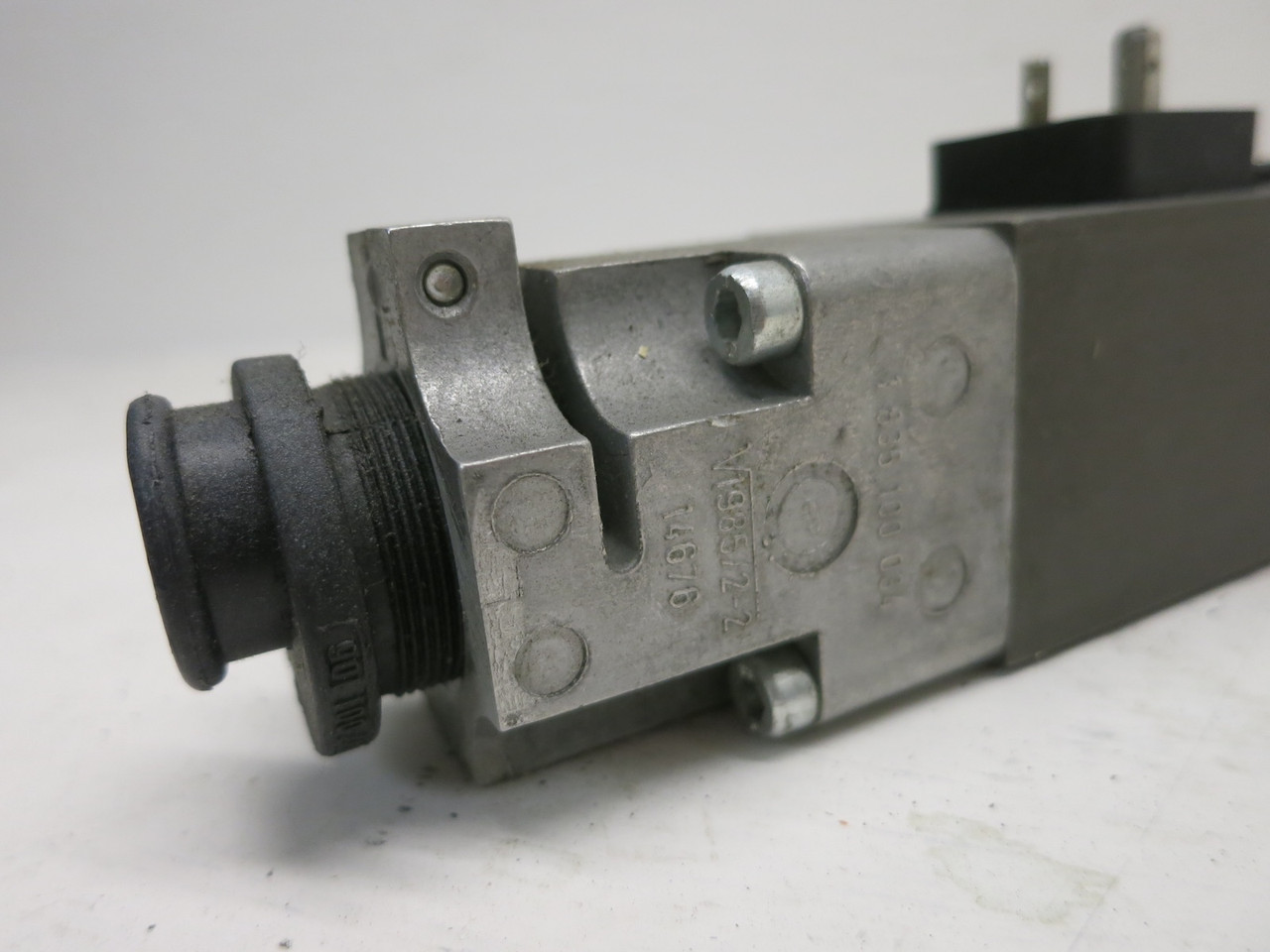 Bosch 0811404119 Proportional Valve Servo Control 315 Bar 0831006057 1835100034 (DW6836-1)