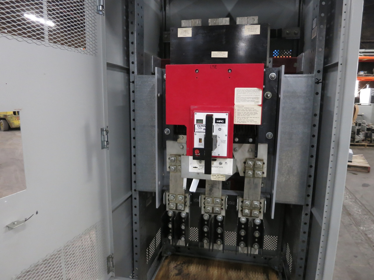 GE AV-Line 4000A 480V Main Switch Disconnect Panel 4000 Amp THPC3640 Switchgear (DW6840-1)