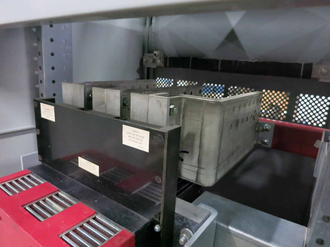 GE AV-Line 4000A 480V Main Switch Disconnect Panel 4000 Amp THPC3640 Switchgear (DW6840-1)