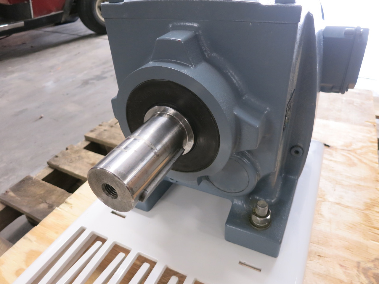 NEW NORD SK 132SP/4 CUS TF 7.5 HP AC Motor 230/460 w/ SK873.1 Gearmotor Reducer (DW6869-1)