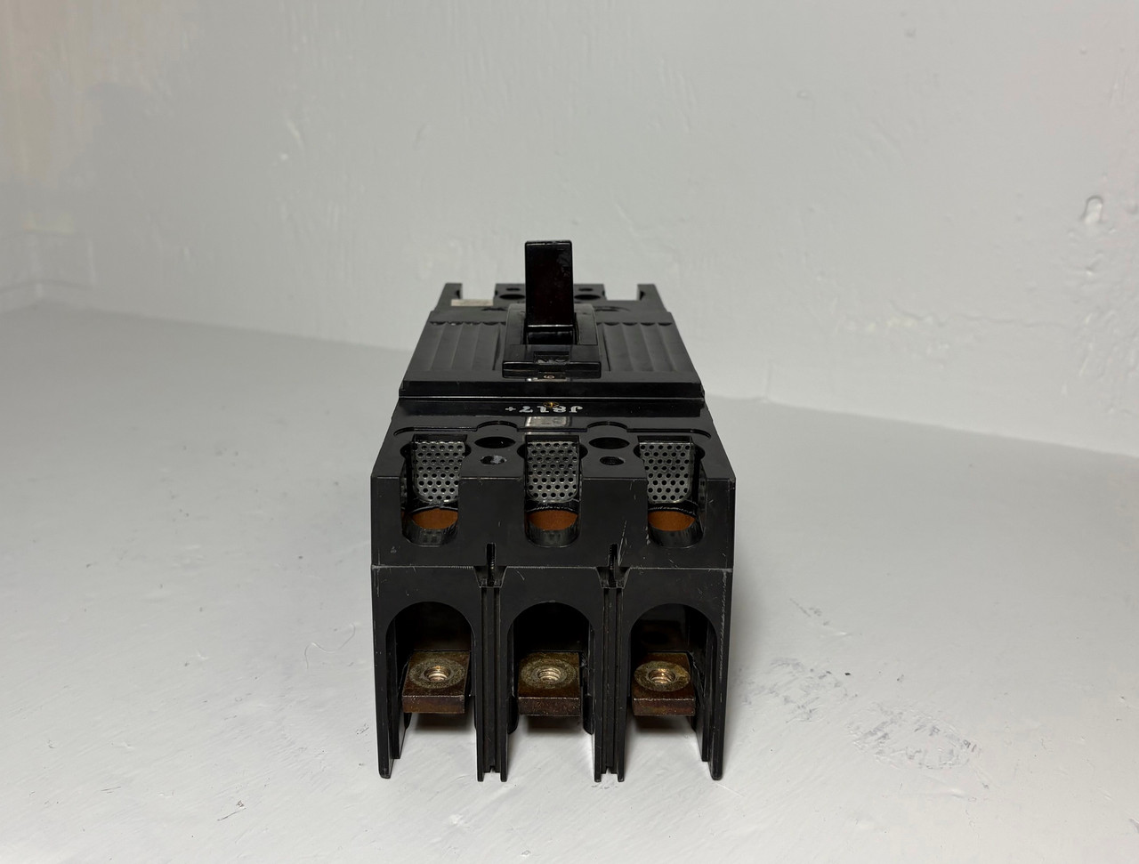 GE TFJ236100 100A Circuit Breaker 480/600V 3 Pole 100 Amp General Electric (EM5385-1)