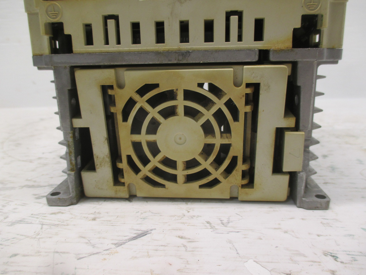 Yaskawa CIMR-V7AM23P7 VS Drive GPD 315/V7 200-230V 50-60Hz SPEC: 23P71 flaw (AH0424-1)