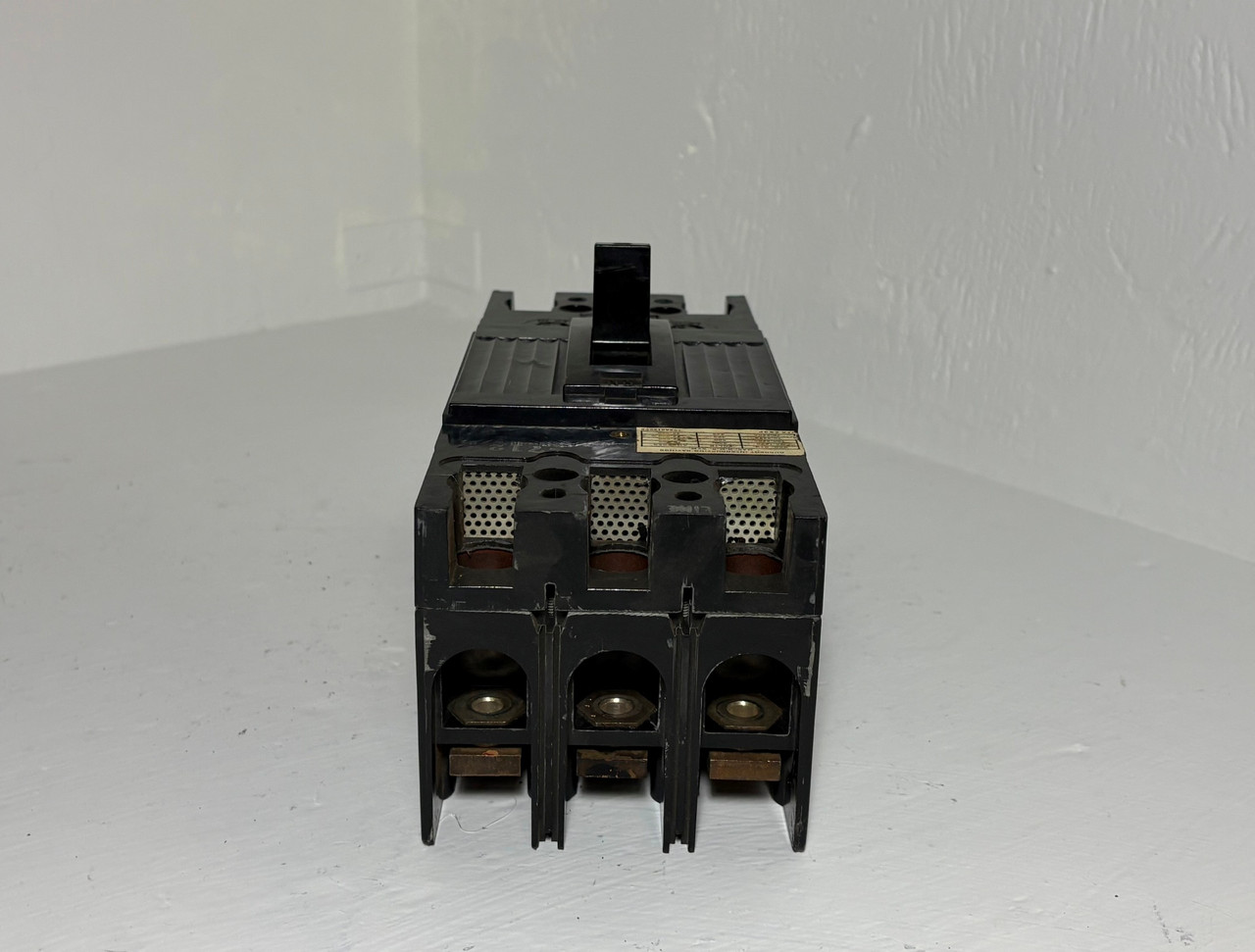 GE TFK236F000 225A Circuit Breaker 70 Amp Trip 600V TFK236070 General Electric (EM5392-1)