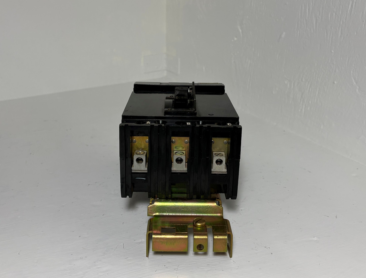 Square D I-Line FA34015 15A Circuit Breaker Black 480 VAC 3 Pole Type FA 15 Amp (EM5394-6)