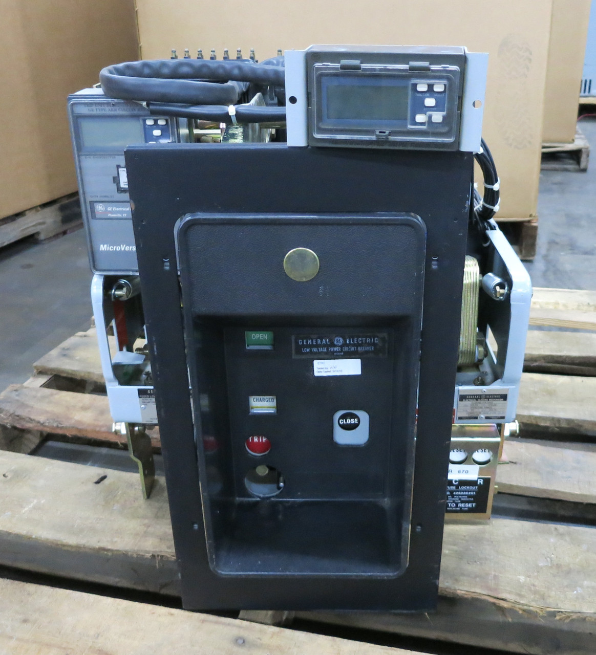 GE AKRU-10D-30 800A Fused Air Circuit Breaker LSI Trip Unit A208LSI 800 Amp EO (DW6914-1)