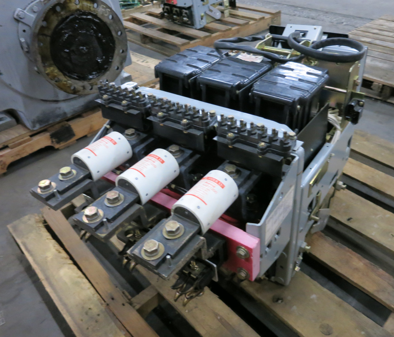 GE AKRU-10D-30 800A Fused Air Circuit Breaker LSI Trip Unit A208LSI 800 Amp EO (DW6914-1)