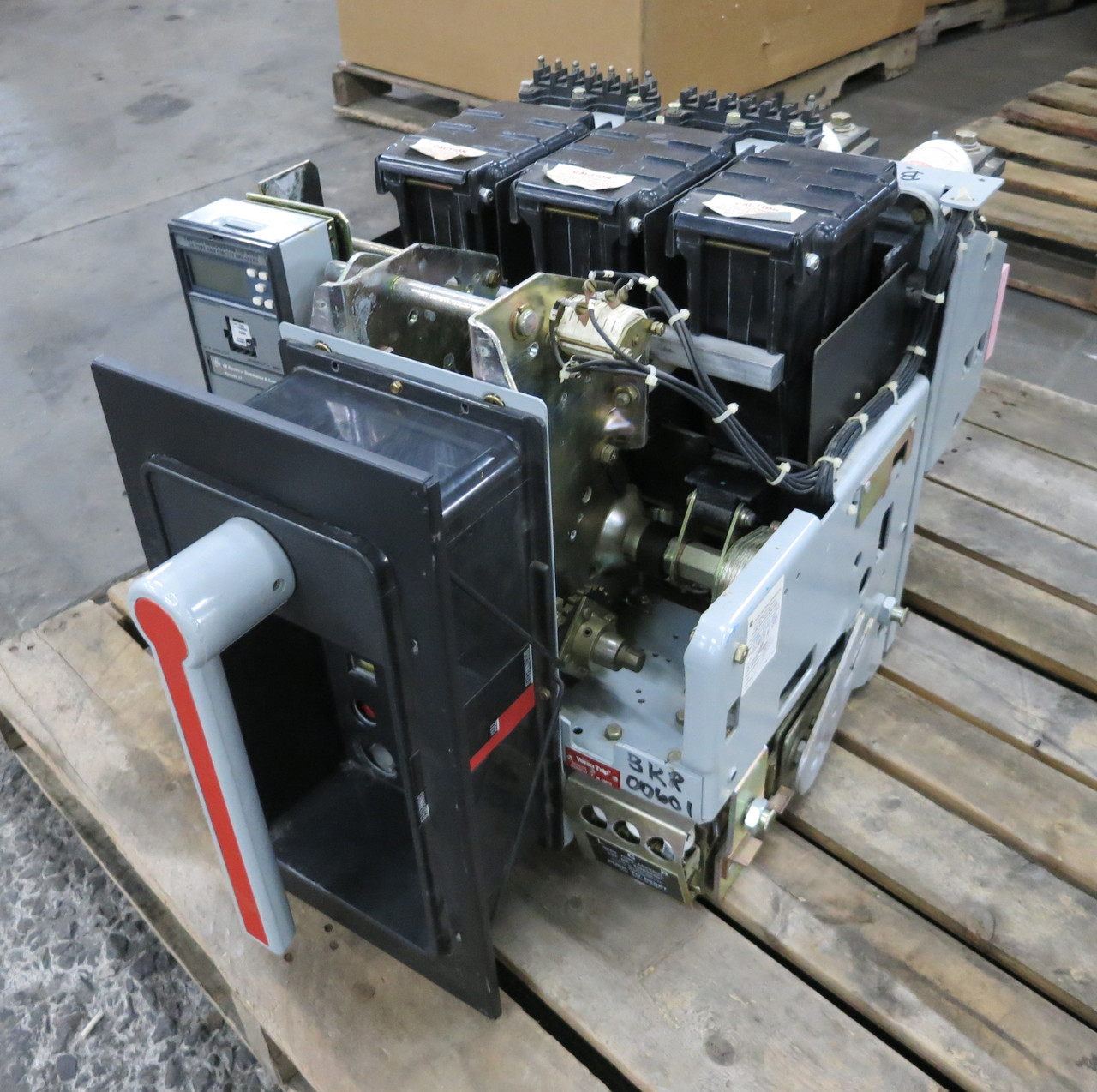 GE AKRU-10D-30 800A Fused Air Circuit Breaker LSI Trip Unit A208LSIPM 800 Amp MO (DW6913-1)