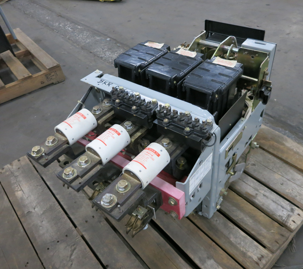GE AKRU-10D-30 800A Fused Air Circuit Breaker LSI Trip Unit A208LSIPM 800 Amp MO (DW6913-1)