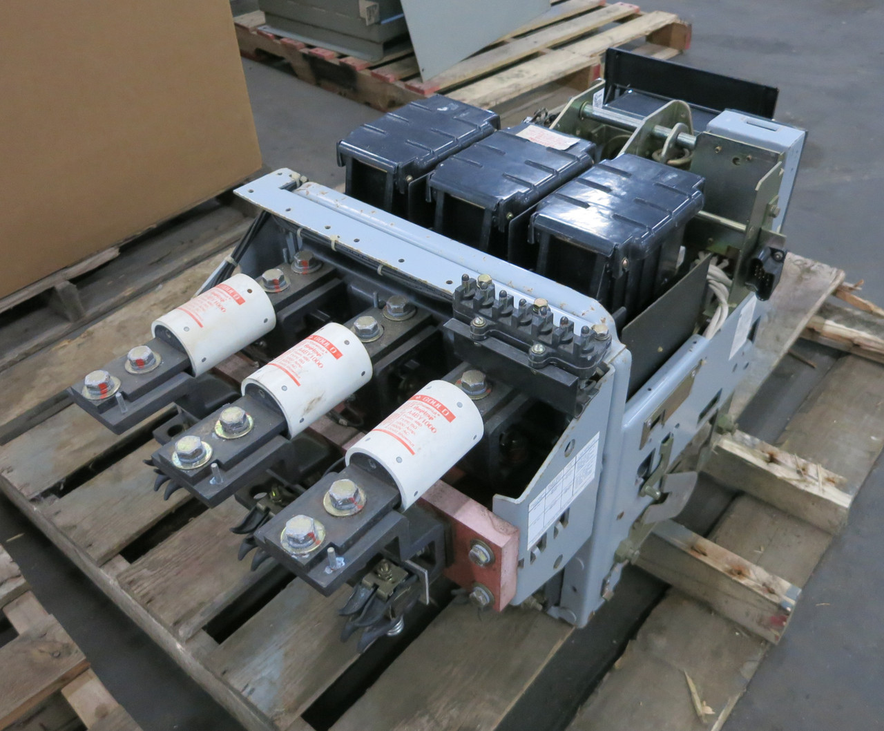 GE AKRU-10D-30 800A Fused Air Circuit Breaker LSI Trip Unit A208LSIMR 800 Amp MO (DW6931-1)