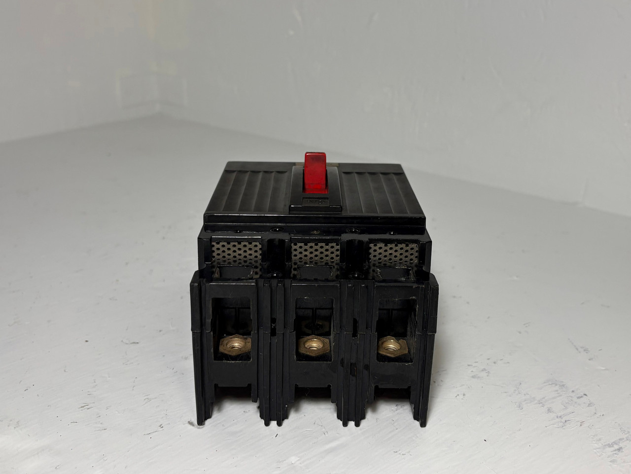 GE THEF136050 50A Hi-Break Circuit Breaker 480/600V 3P 50 Amp General Electric (EM5406-1)