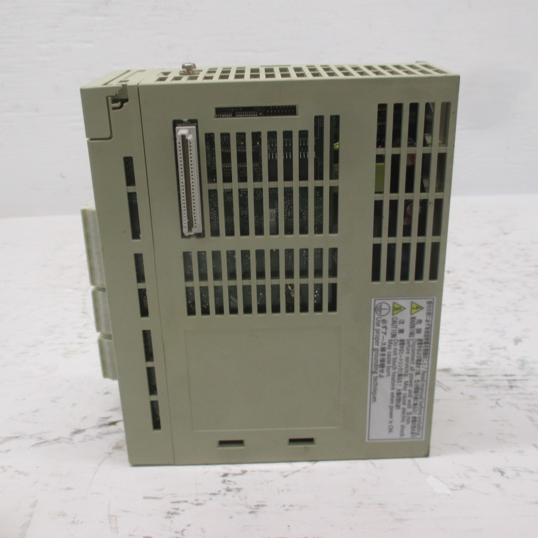 Yaskawa SGDH-01AE Servopack Servo Dirve 200V IP1X 0-55*C SGDH01AE (AH0477-8)