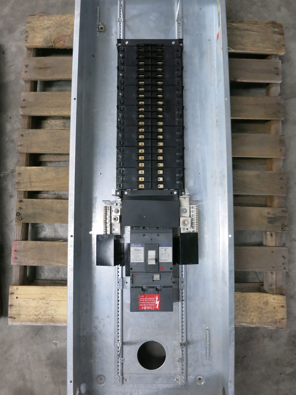 GE 400A A-Series II Main Breaker Panel Board 480/277V 3PH 4W 400 Amp ASF3424KB (DW6952-1)